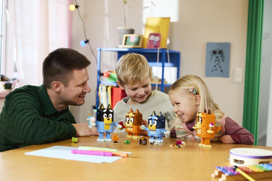 LEGO Bluey Brick-Built Bluey Family Building Set - 11217