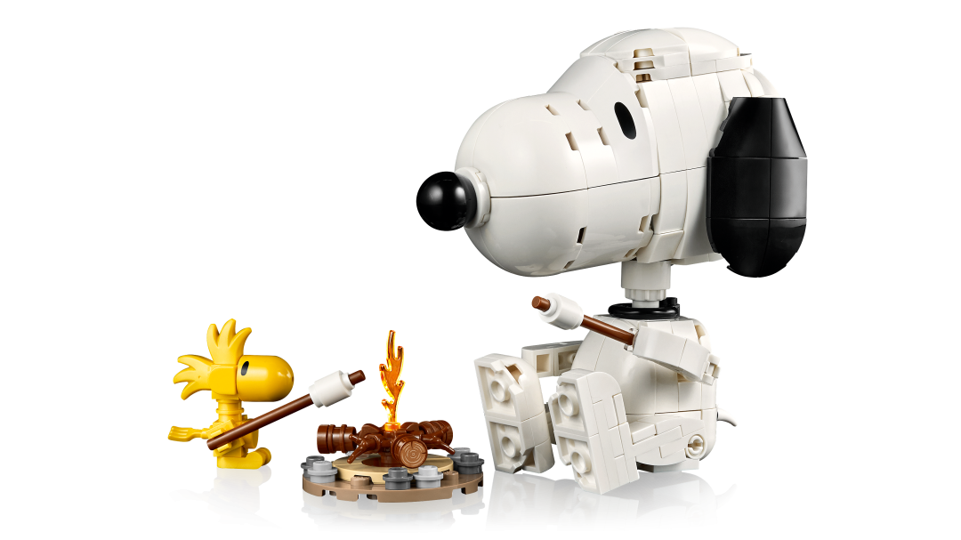 LEGO Ideas Peanuts: Snoopy's Doghouse Building Set - 21368
