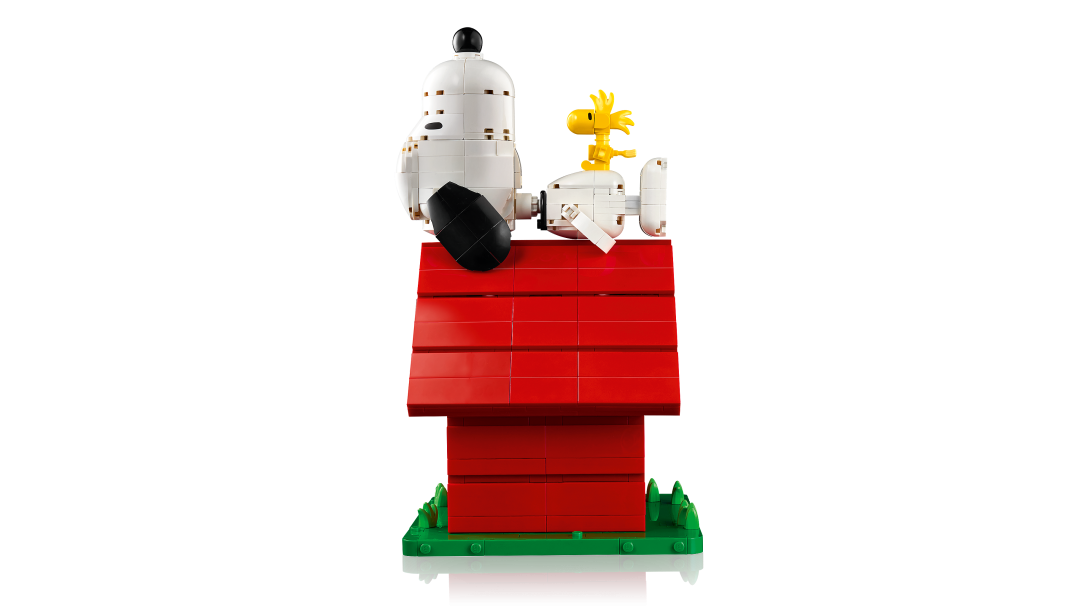 LEGO Ideas Peanuts: Snoopy's Doghouse Building Set - 21368