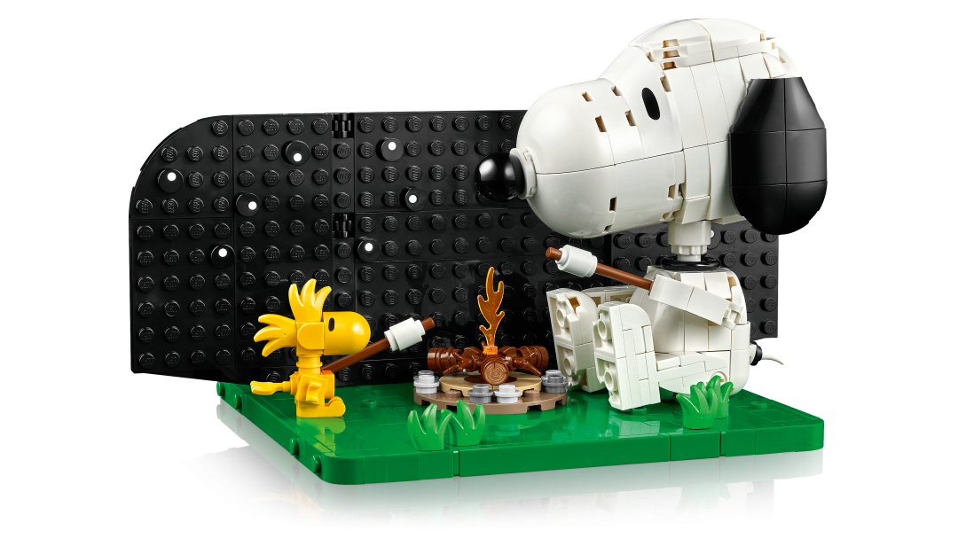 LEGO Ideas Peanuts: Snoopy's Doghouse Building Set - 21368