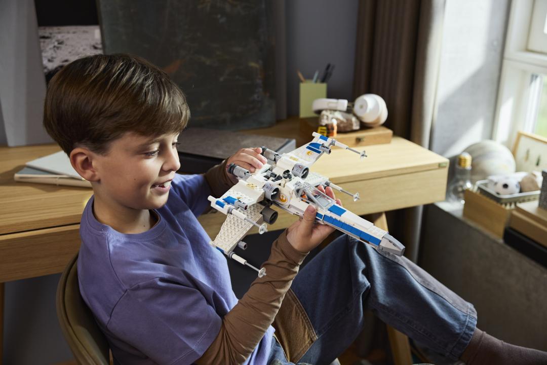 LEGO Star Wars New Republic X-Wing Starfighter Building Set - 75460