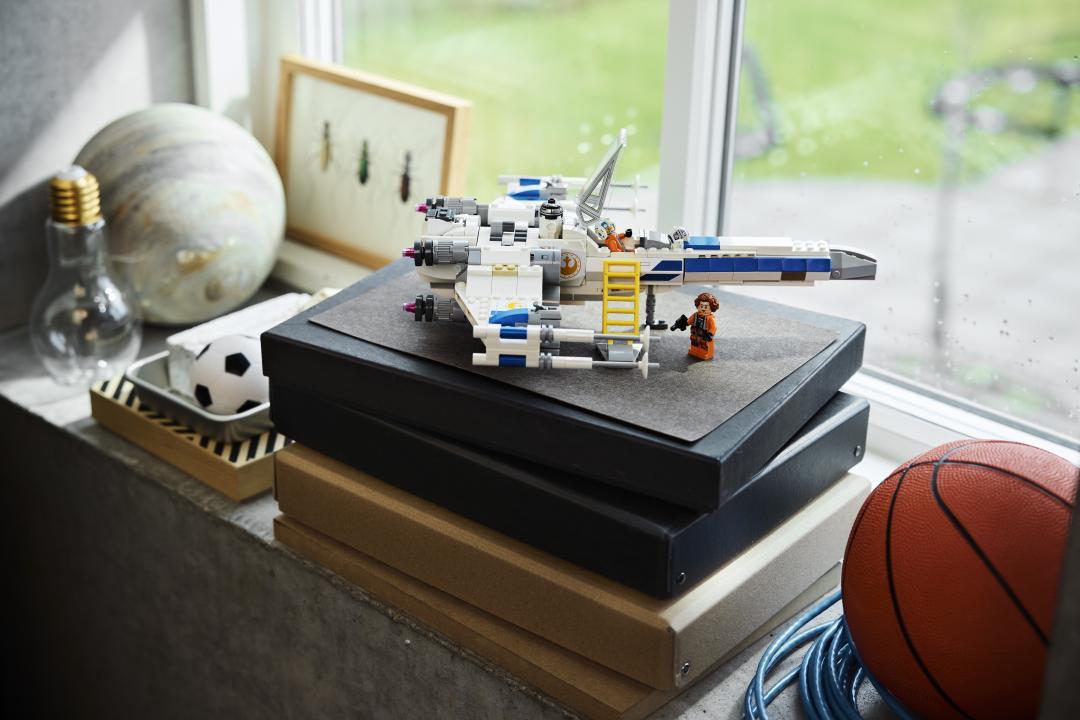 LEGO Star Wars New Republic X-Wing Starfighter Building Set - 75460