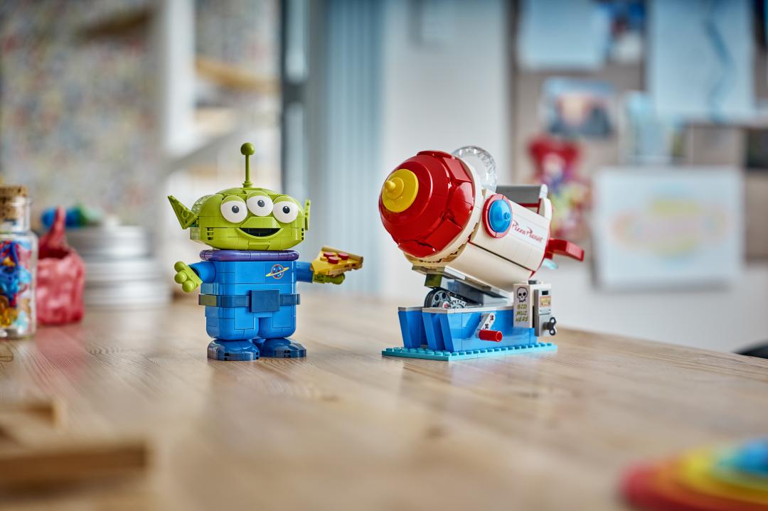 LEGO Disney Alien with Pizza Planet Rocket Ride Building Set - 43307