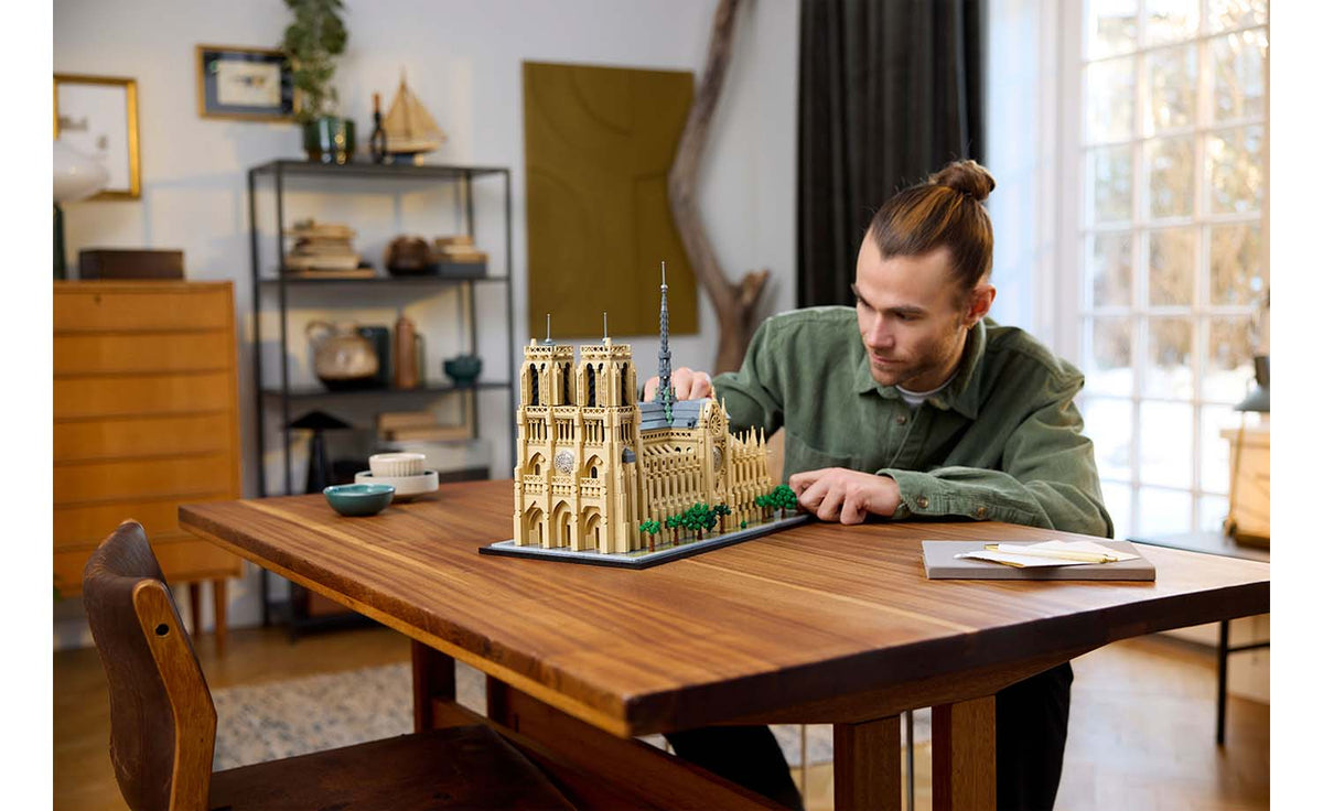 LEGO Architecture Notre-Dame de Paris Building Set - 21061
