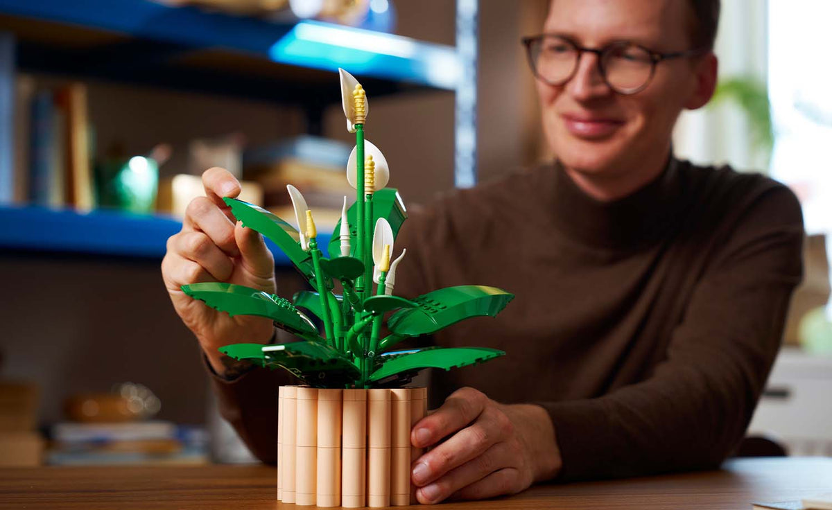 LEGO Botanicals Peace Lily Display Model - Set 11504