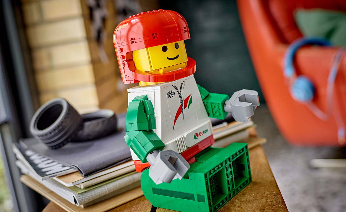 LEGO Iconic Scaled-Up Racing Driver Minifigure Display Model - Set 40819