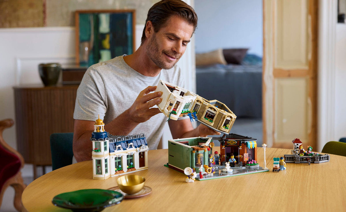 LEGO Icons Shopping Street Building Set - 11371