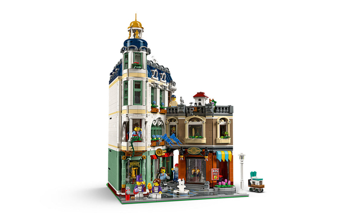 LEGO Icons Shopping Street Building Set - 11371