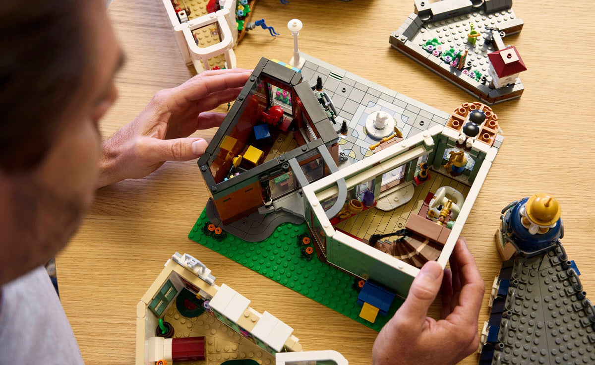 LEGO Icons Shopping Street Building Set - 11371