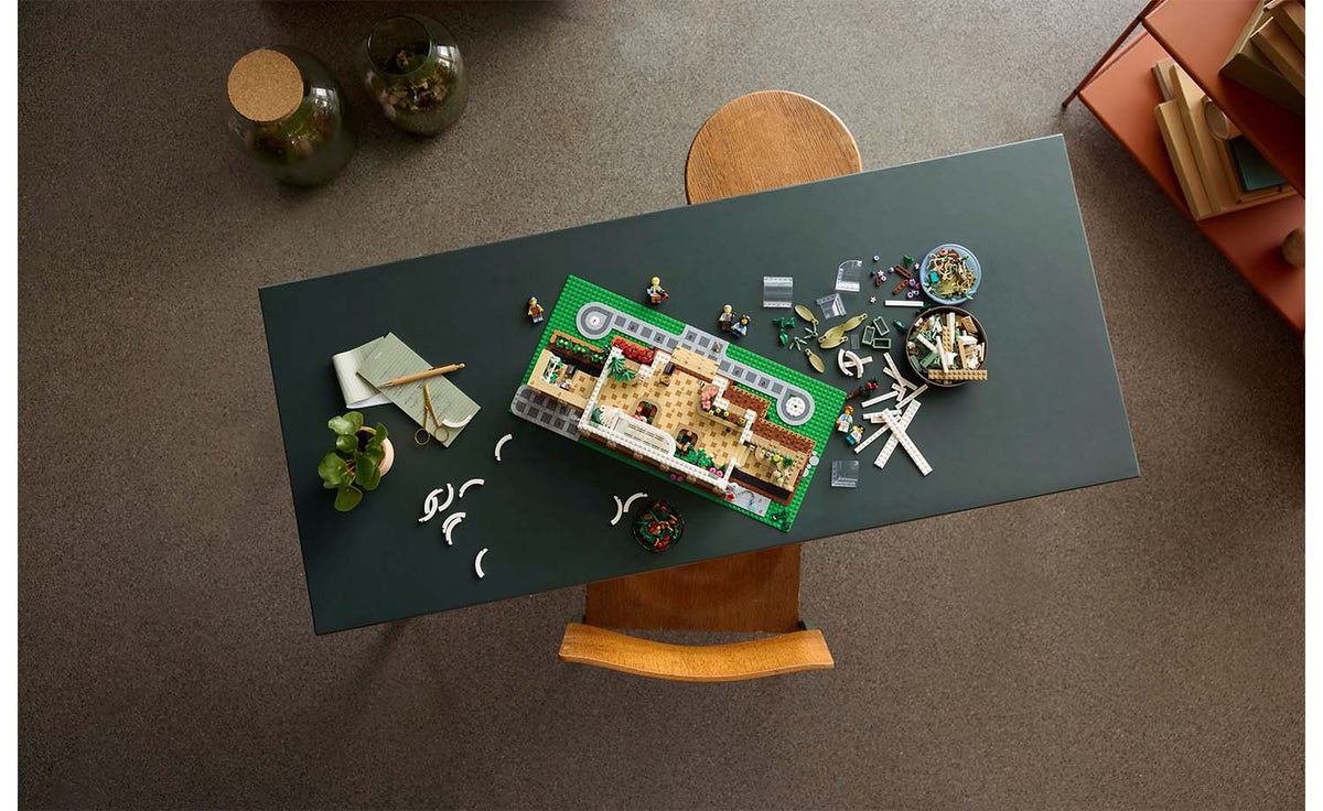 LEGO Ideas The Botanical Garden Display Model - Set 21353
