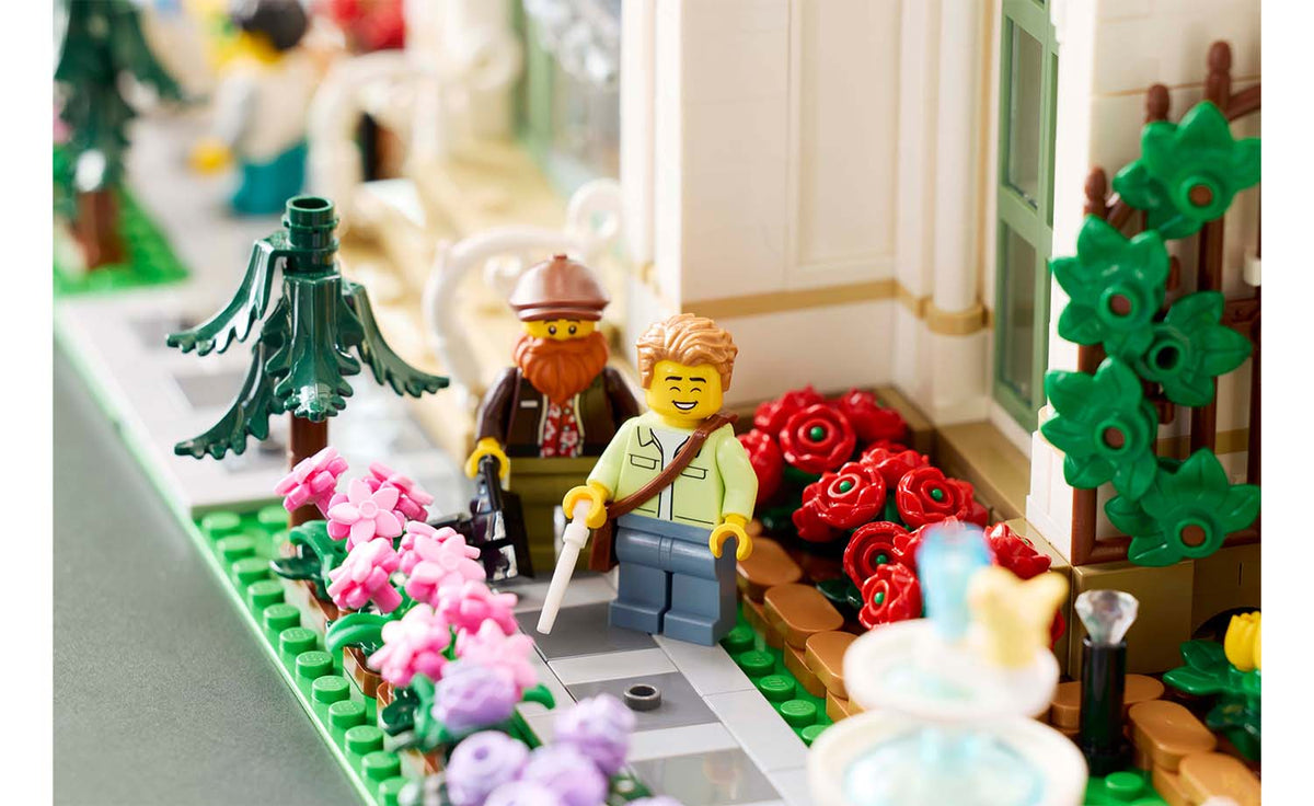 LEGO Ideas The Botanical Garden Display Model - Set 21353