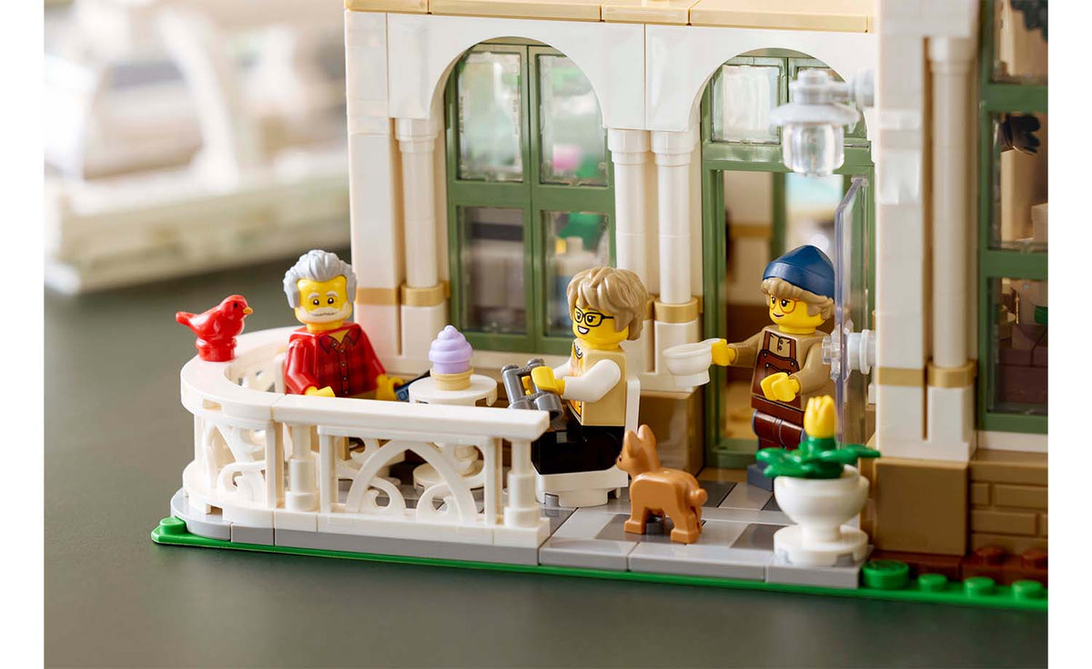 LEGO Ideas The Botanical Garden Display Model - Set 21353