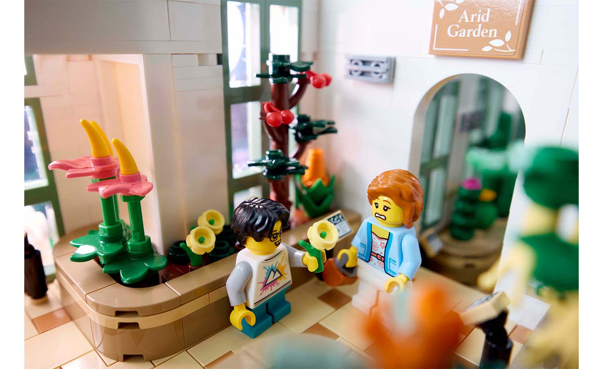 LEGO Ideas The Botanical Garden Display Model - Set 21353