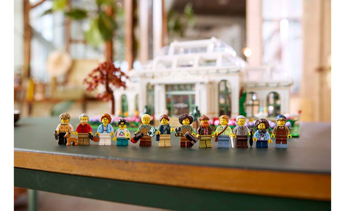 LEGO Ideas The Botanical Garden Display Model - Set 21353
