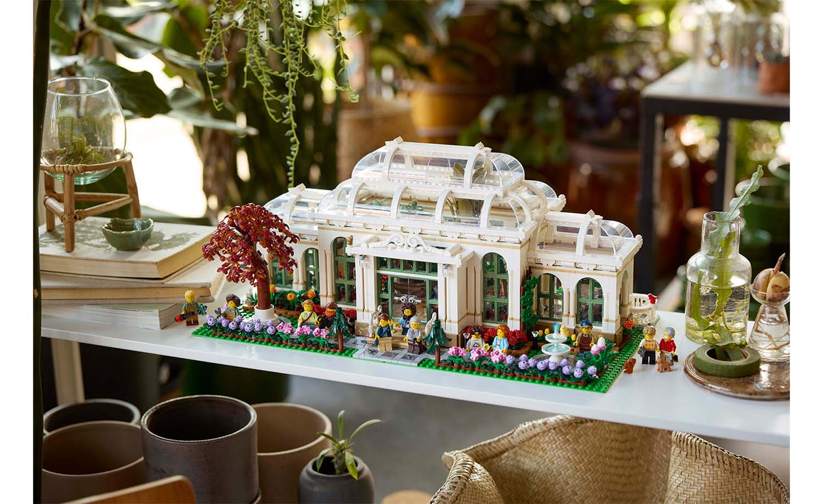 LEGO Ideas The Botanical Garden Display Model - Set 21353