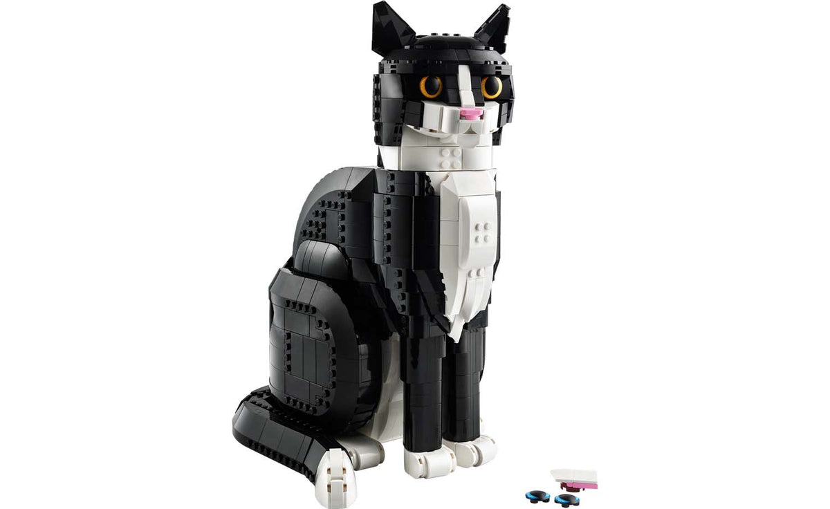 LEGO Ideas Tuxedo Cat Display Model - Set 21349