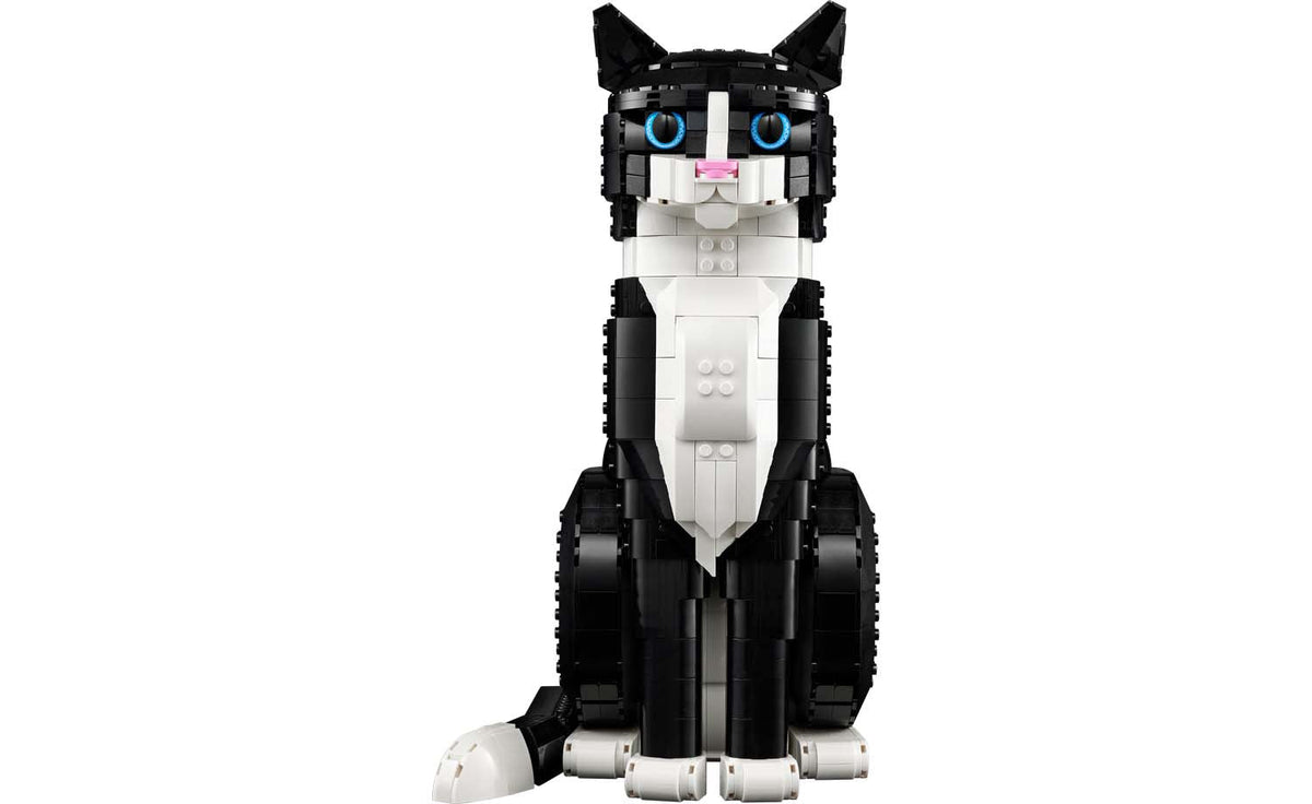 LEGO Ideas Tuxedo Cat Display Model - Set 21349