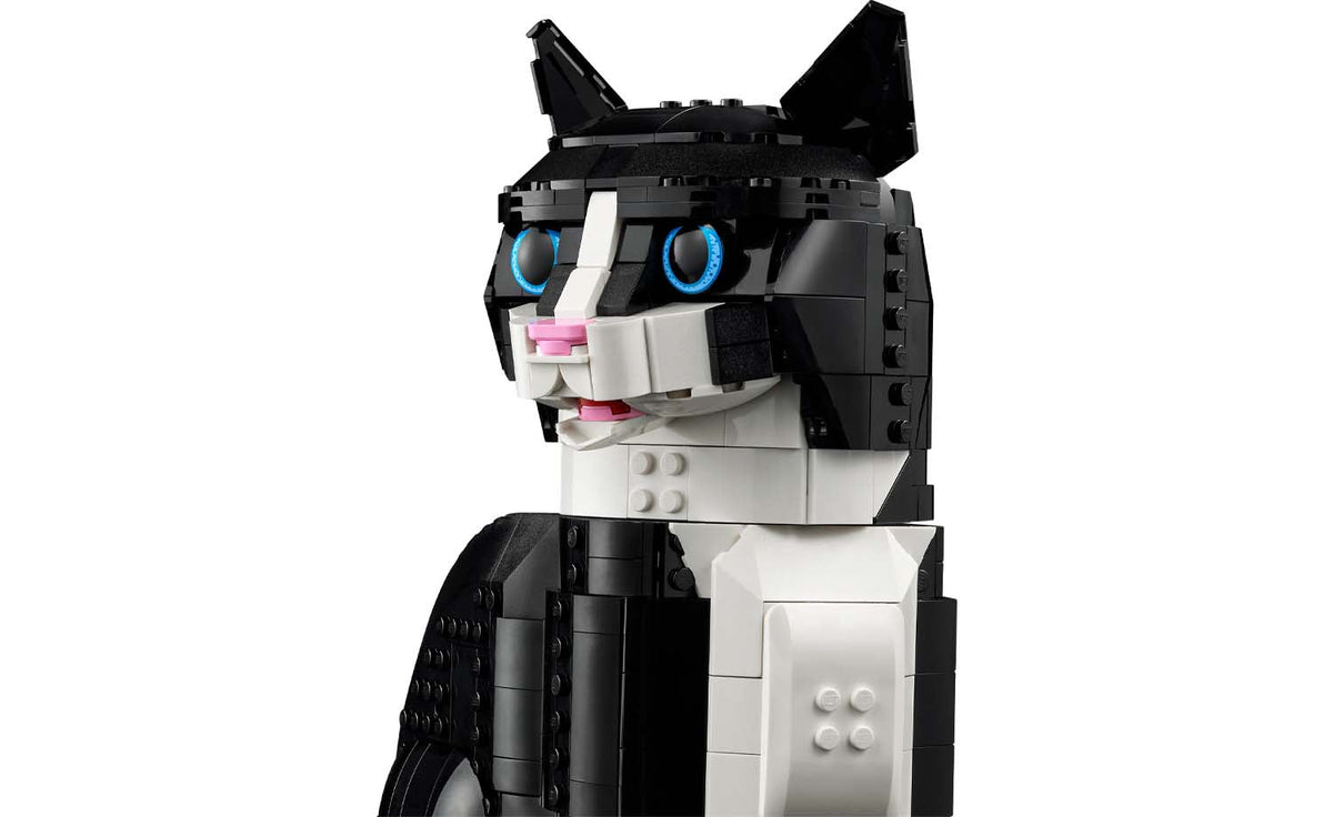 LEGO Ideas Tuxedo Cat Display Model - Set 21349