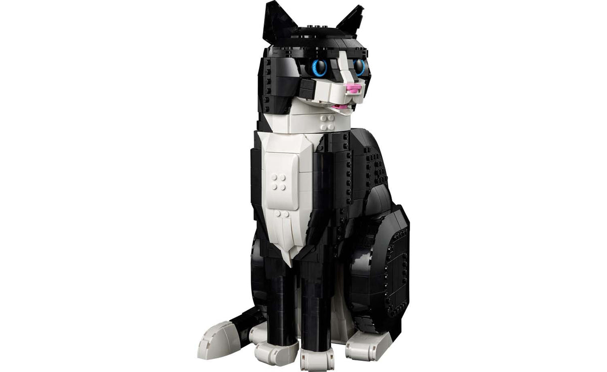 LEGO Ideas Tuxedo Cat Display Model - Set 21349