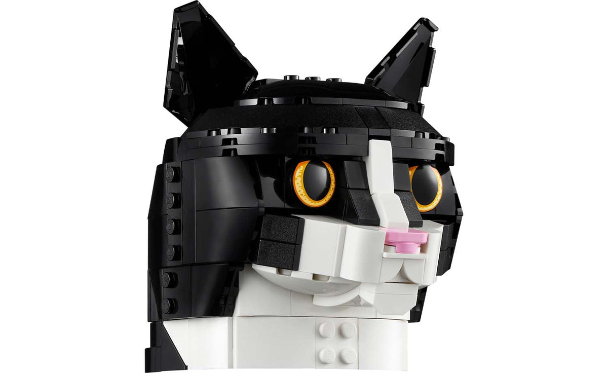 LEGO Ideas Tuxedo Cat Display Model - Set 21349