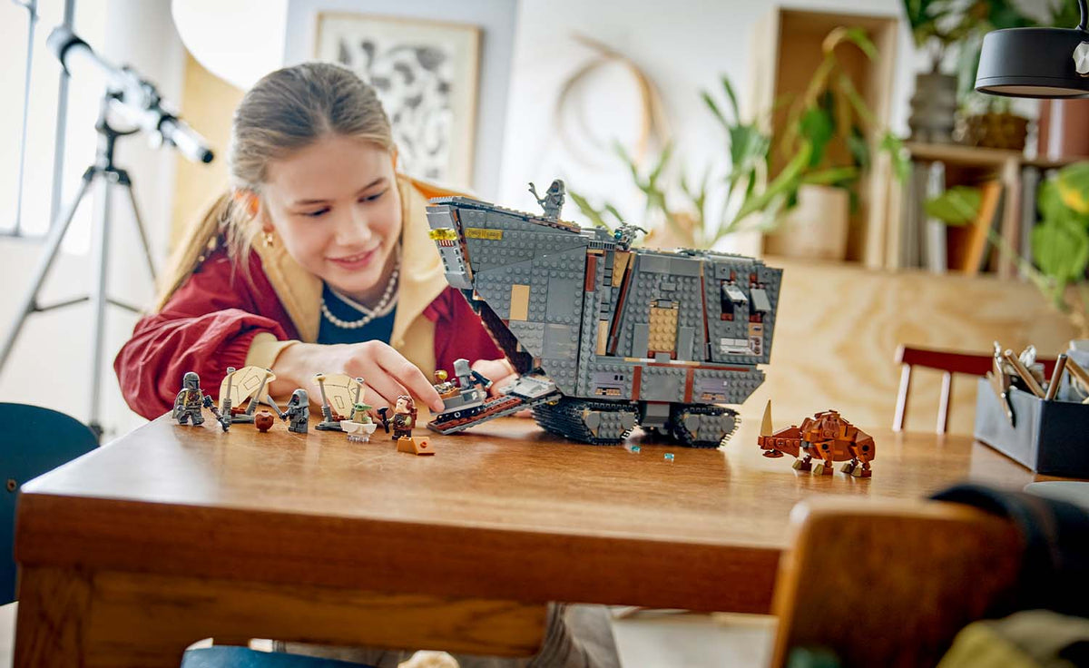 LEGO Star Wars Offworld Sandcrawler and Mudhorn Building Set - 75453